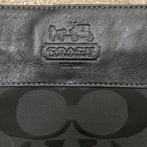 Coach - Large Black Shoulder Bag - Picture 4 of 10